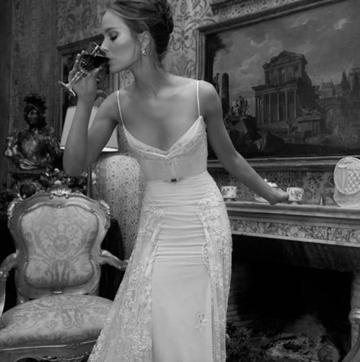 nádherné-svadobné-šaty-nápad-jednoduché-dlhé-rovné-svadobné-šaty-krásne-čierno-biele-foto