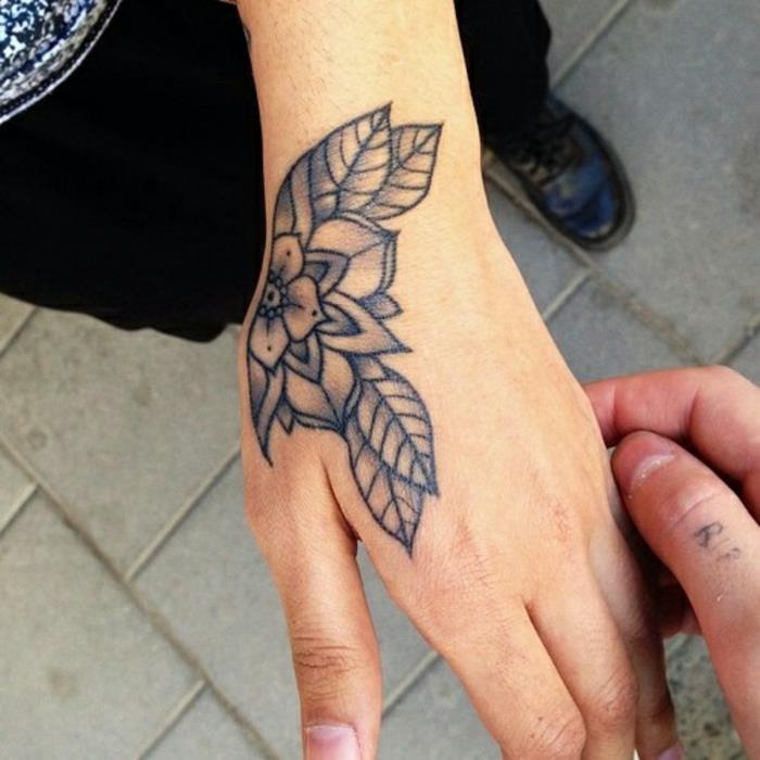 Tetovanie s lotosovým kvetom na zápästí