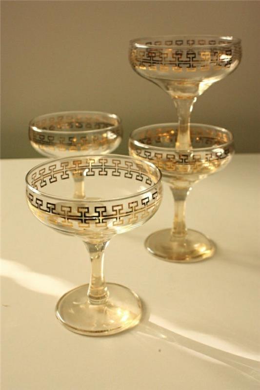 vacker-glas-tulpan-champagne-glas-av-vintage-guld-champagne