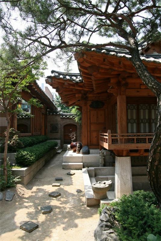 drevený dom-japonsko-zelené rastliny