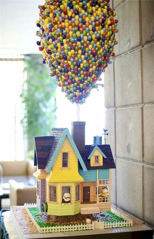 födelsedag-tårta-hus-och-ballonger