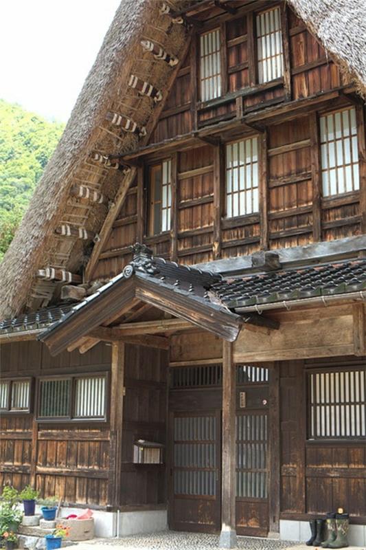 Japonský veľký drevený dom