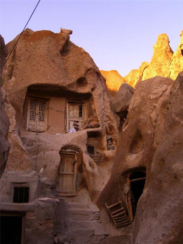 troglodyte-hus-grotta-livsmiljö-i-lera