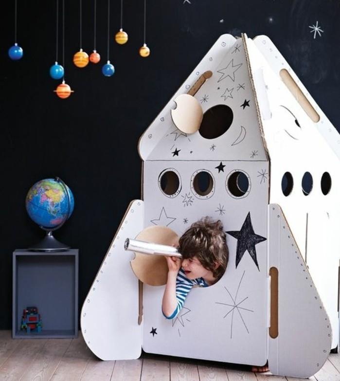 صاروخ منزل في كرتون لمحبي القليل من علم الفلك مشروع لبناء كوخ للأطفال لغرض تعليمي