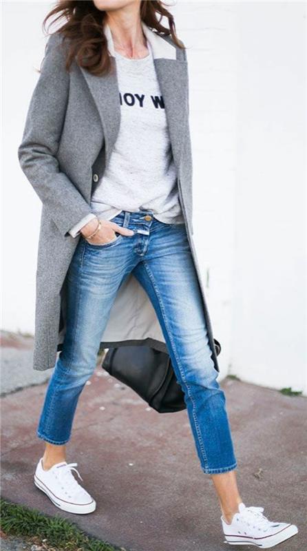 camaieu-grey-riflovy-modry-kabat-s-bielymi teniskami-moderna-zena-s-riflovinou a trickom