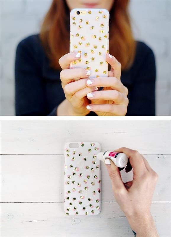 jednoduché a ľahké zdobenie ružovým lakom na nechty a zlatými kamienkami premení personalizované biele puzdro na telefón