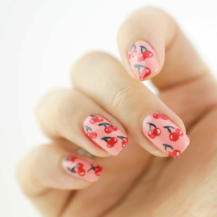 naglar nagelkonst med körsbär, rosa bakgrund och röda körsbär, fyrkantiga naglar