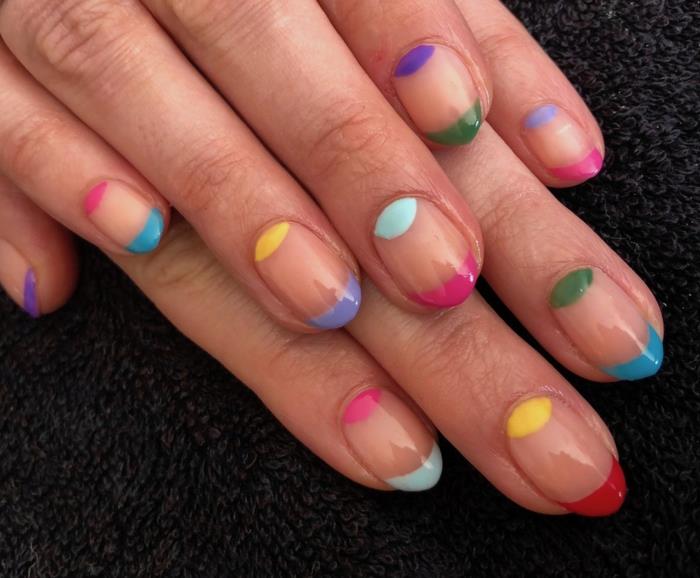 sommarspik, färgade naglar, original halvmånemanikyr, regnbågspikkonst