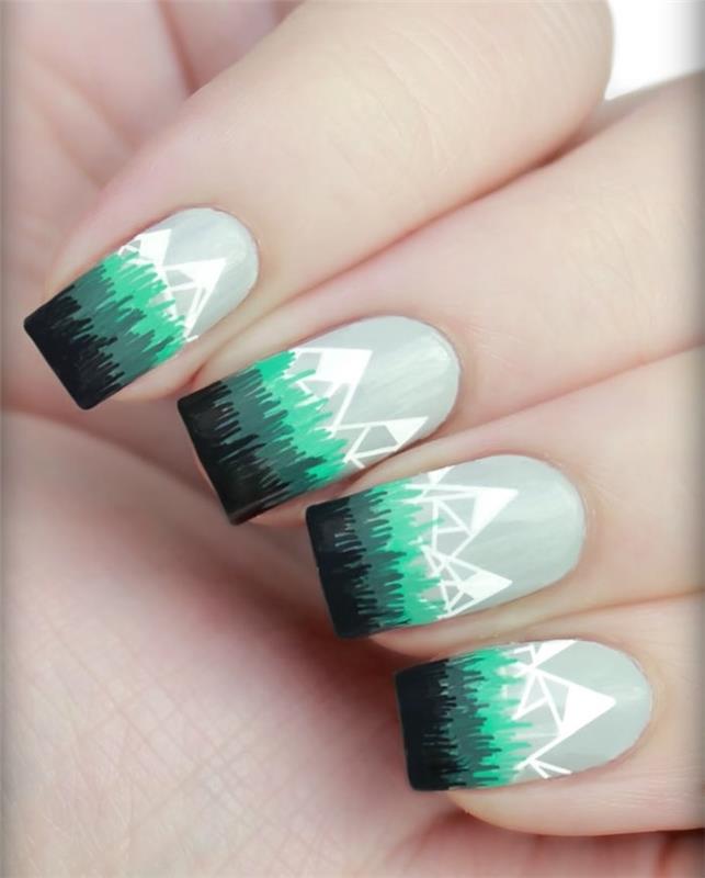 jednoduchá vianočná manikúra, svetlošedý lak na nechty s geometrickým bielym horským vzorom a vzorom zelenej trávy