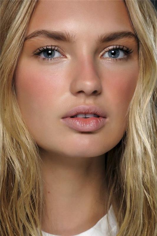 diskrétny-prírodný-makeup-modré-oči-ako-na-líčenie-modré-oči