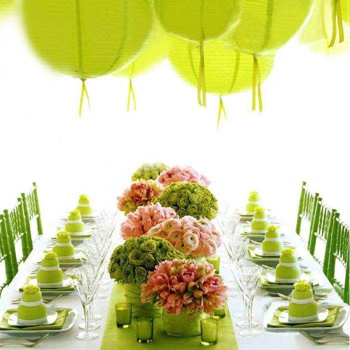 bröllop-intressant-deco-bord-grönt-champagne-glas-tulpan-glas-underbar-deco-idé