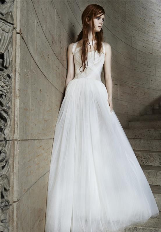 svadobné-svadobné-šaty-jednoduché-dlhé-rovné-nádherné-vera-wang
