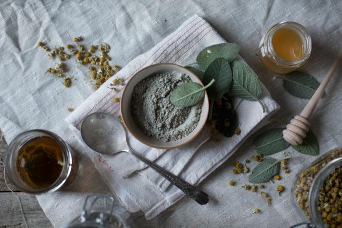 grundläggande recept för lermask, en rengörande och avgiftande mask