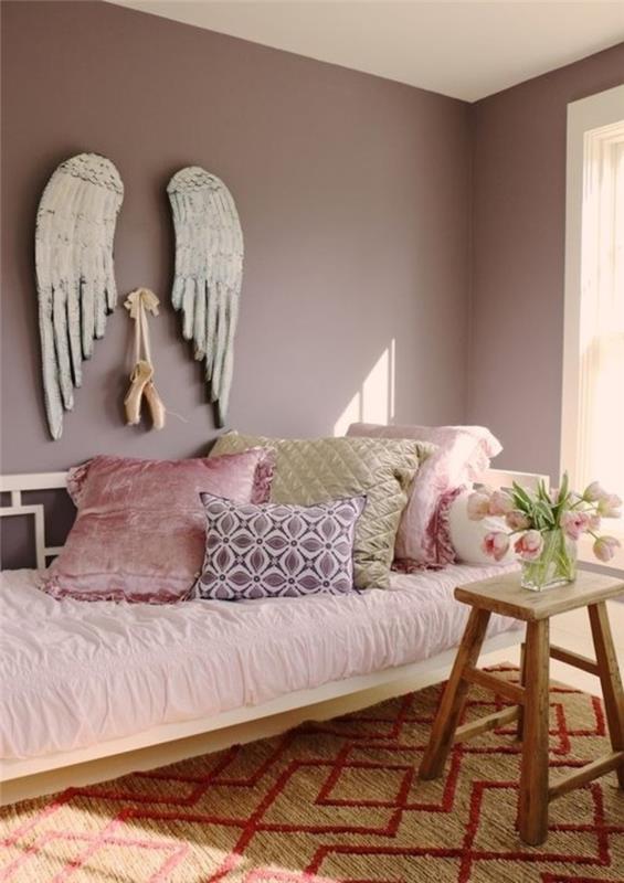fialová-farebná-spálňa-vo-purpurovom-interiérovom-dizajnovom-nápade