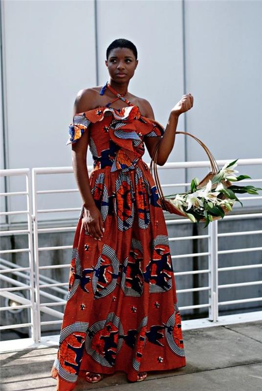 فستان أفريقي حديث على الطراز البوهيمي ، بدون أكتاف وأشرطة متقاطعة ، يبرز الصورة الظلية الأنثوية