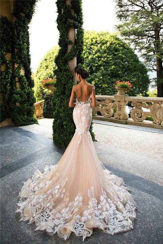 bästa-klänningar-vackra-klänning-för-bröllopet-av-dina-drömmar-ryggen