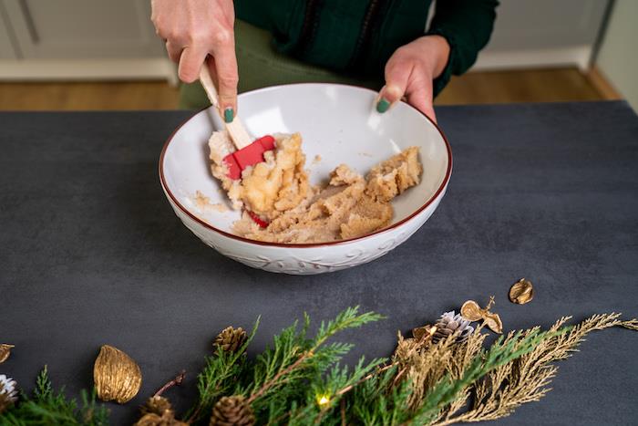 blanda väl med en spatel kokossockret för att göra pepparkakssabéer