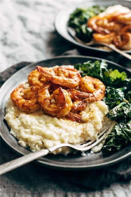 recept romantická večera doma pre dvoch, pikantné krevety s karfiolovou kašou a restovanou kapustou s cesnakom