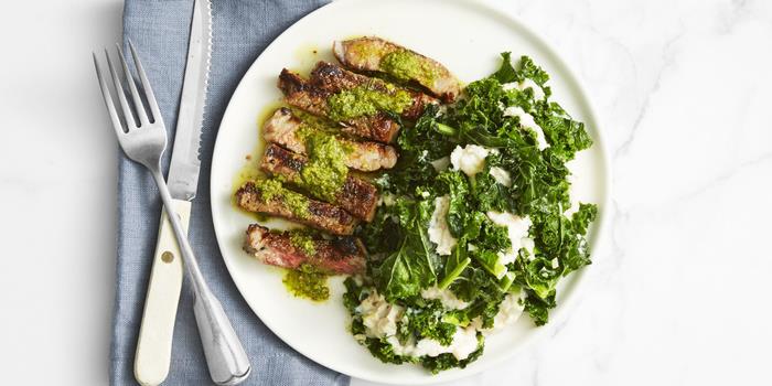 ako pripraviť gurmánske menu na svätého valentína, recept na lahodný steak doplnený restovanou kapustou a roztlačenou bielou fazuľou