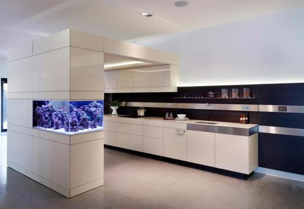 akvarijní-nábytok-interiérový-dizajn-biely-fantastický