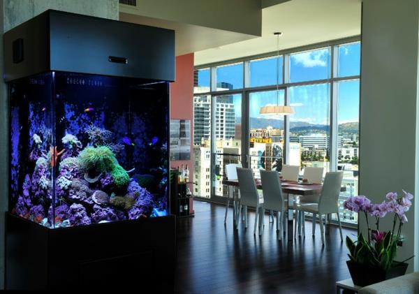 očarujúce obývačka-akvárium