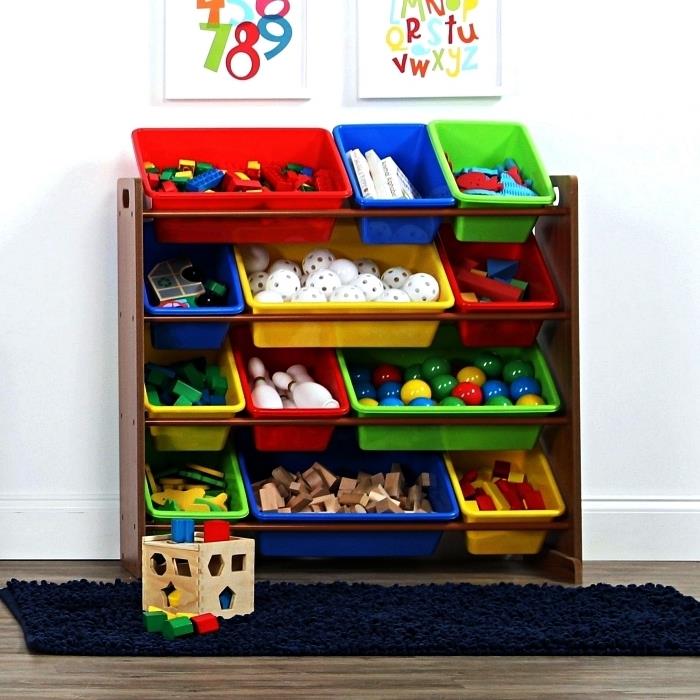 Úložný priestor na hračky s farebnými plastovými zásobníkmi, tip na uloženie hračiek v detskej izbe