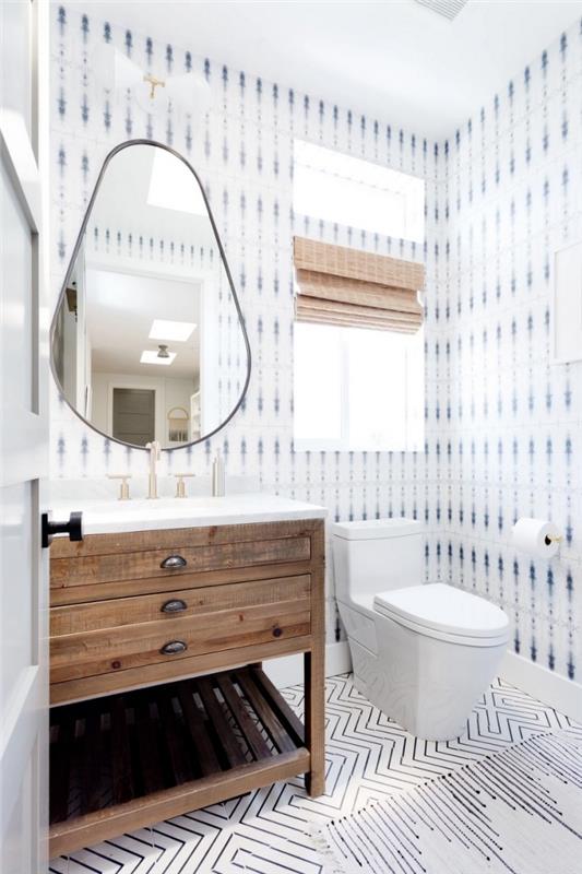príklad, ako originálnym spôsobom vyzdobiť svoje toalety, toalety so stenami oblečené do modro -bielej tapety