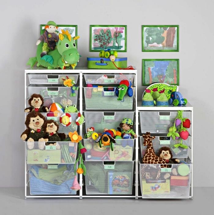 úložná skrinka s viacerými priehradkami na usporiadanie hračiek a plyšových hračiek v detskej izbe