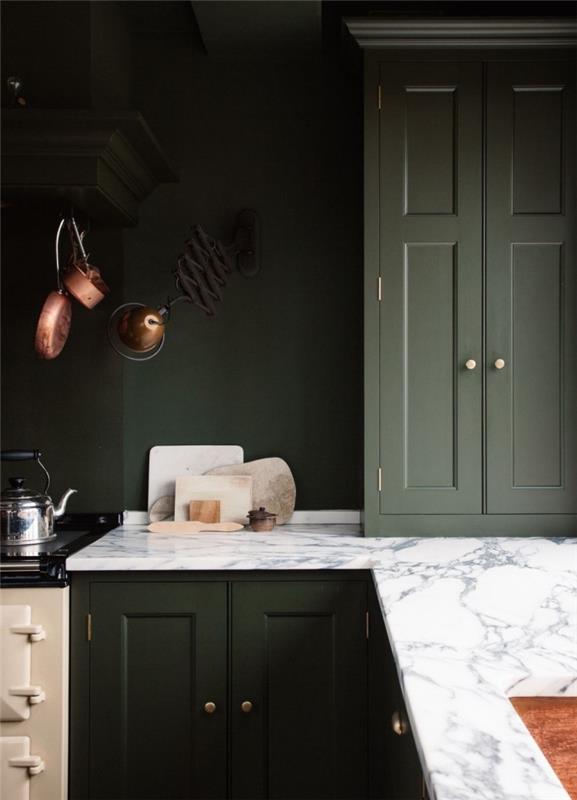 تصميم مطبخ حديث باللون الأخضر الداكن مع كونترتوب رخامي ، وكيفية ترتيب مطبخ زاوية