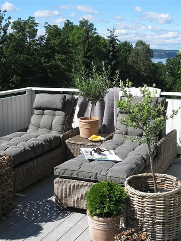 rotting-trämöbler-soffa-terrass-vacker utsikt-trädgårdsmöbler-rottingmöbler