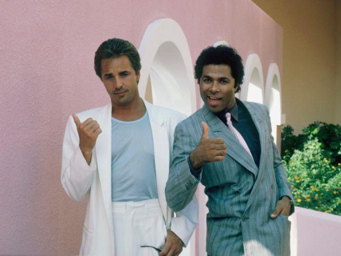 Miami vice televízny seriál, ktorý vrátil pastelové farby do populárnej kultúry 80. rokov