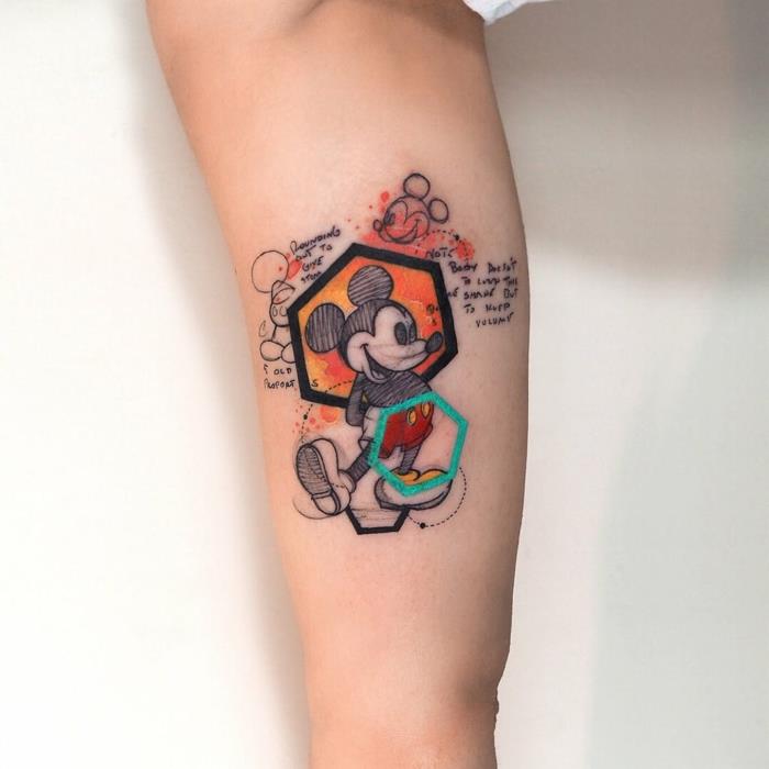 Autentické tetovanie na zápästí ženy, originálny nápad na tetovanie do nekonečna, originálna myš Mickey