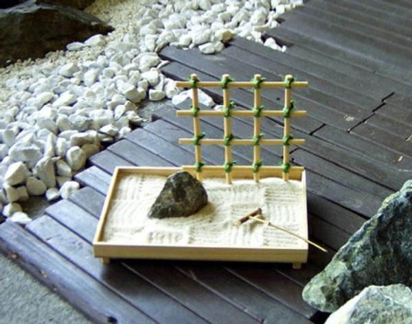 mini-zen-trädgård-med-spaljé