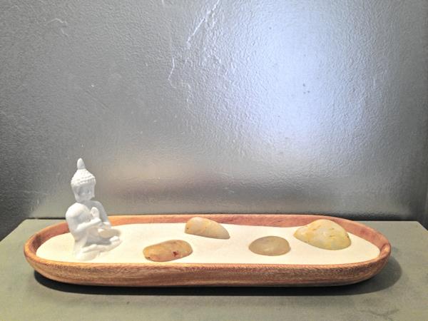 mini-zen-trädgård-vit-buddha-statyett