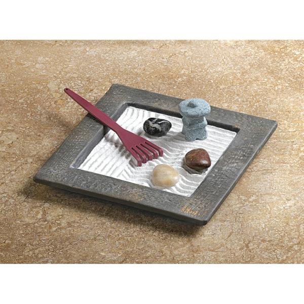 mini-zen-trädgård-en-liten-japansk-kvadrat-trädgård