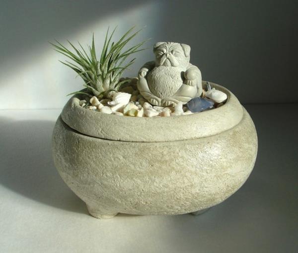 mini-zen-trädgård-en-kul-statyett