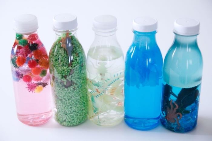 DIY sensoriska flaskmodeller, med vad man ska fylla en plastflaska, idéflaska fylld med grönt ris