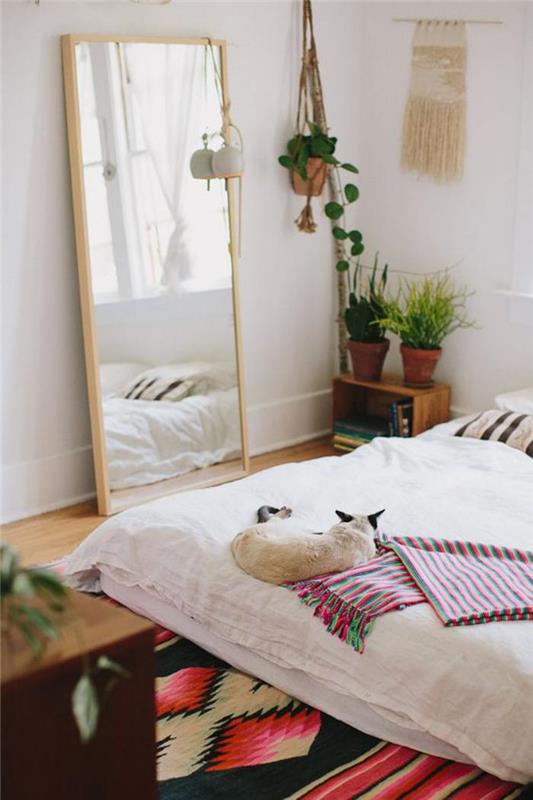 dizajnér-zrkadlo-veľké-obdĺžnikové-zrkadlo-v-boho-elegantnej miestnosti