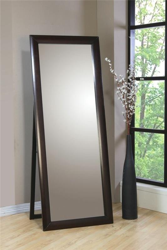 storformat-chic-badrum-spegel-grå-vägg