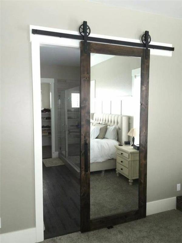 storformat-spegel-grå-vägg-träram-enkel