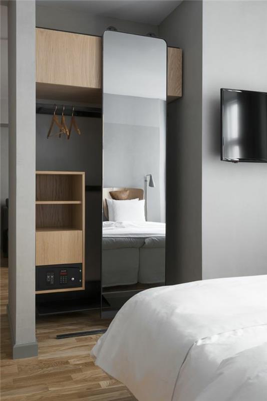 storformat-spegel-möbler-säng-grå-vägg-skåp