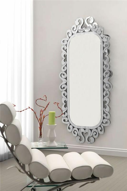 spegel-storformat-enkelvägg-fåtölj-vasblomma