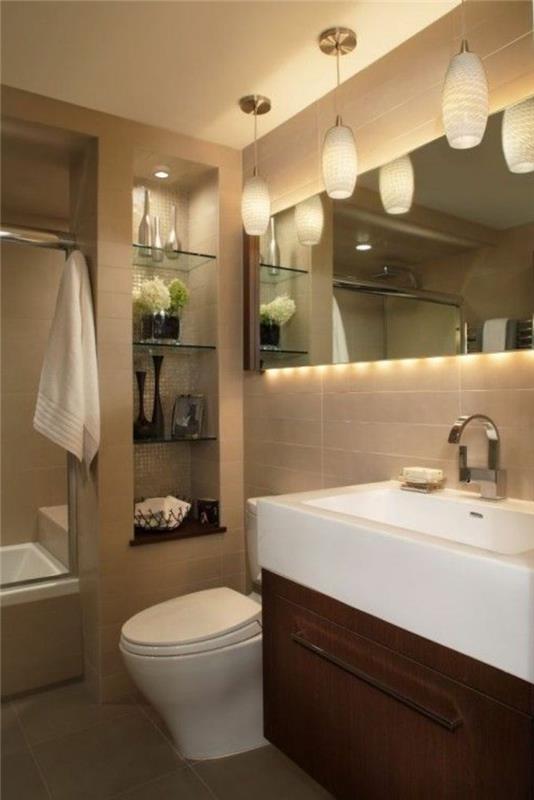 badrum-spegel-med-många-vita-handfat-lampor