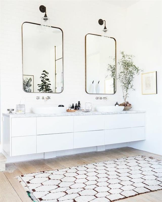 badrum-spegel-två-speglar-matta-på-golvet