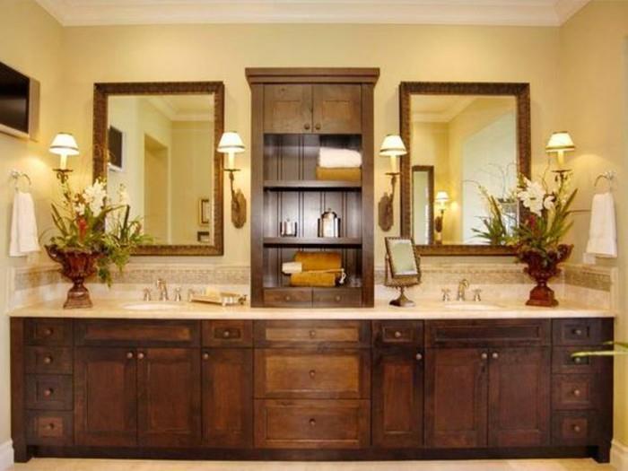 badrum-spegel-skåpet-och-spegel-ramar-är gjorda av trä