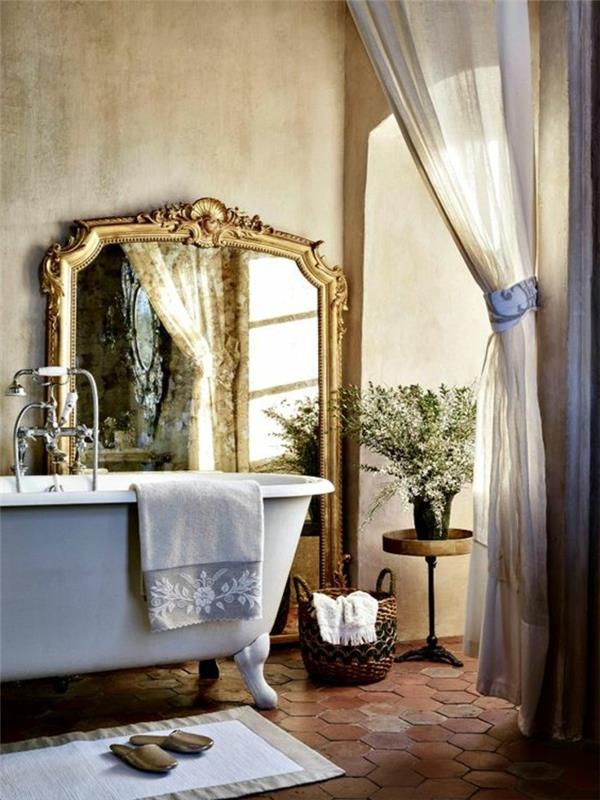 badrum-spegel-elegant-spegel-vit-handfat-och-en-gardin