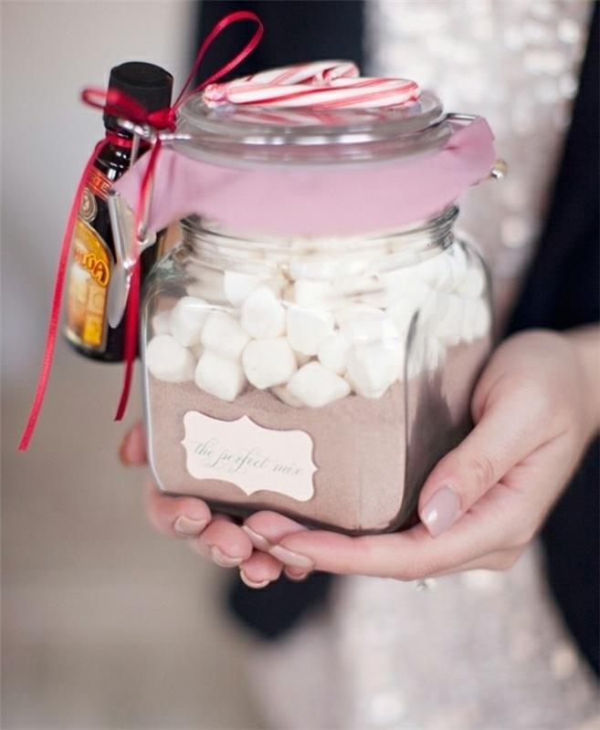 Barattolo di vetro decorato، Ide Regalo Fai da te، cioccolato in polvere e pezzettini di mashmallow