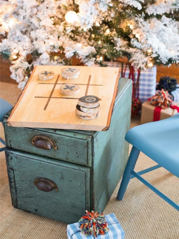 Regalini Fai da te، pezzo di legno con corteccia decorato، idea regalo gioco da tavola