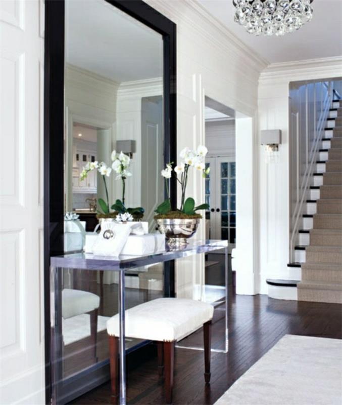 mobili-per-corridoio-idee-arredamento-design-stile-classico-tavolino-decorazioni-specchio-parete-molto-grande