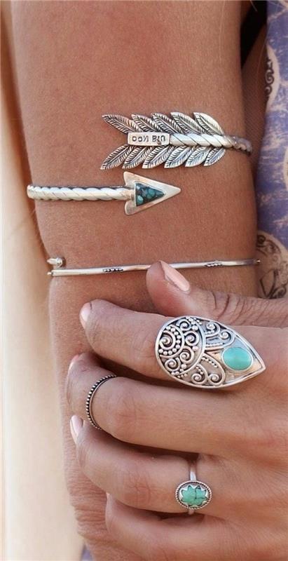 bohémska móda, prstene a náramky na ruky